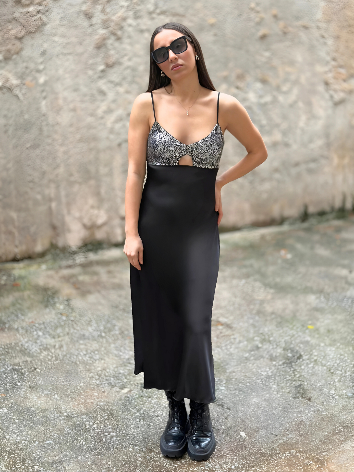 Μαύρο Φόρεμα με Λεπτομέρεια Παγέτας - Long Dress Satin Combined with Sequins