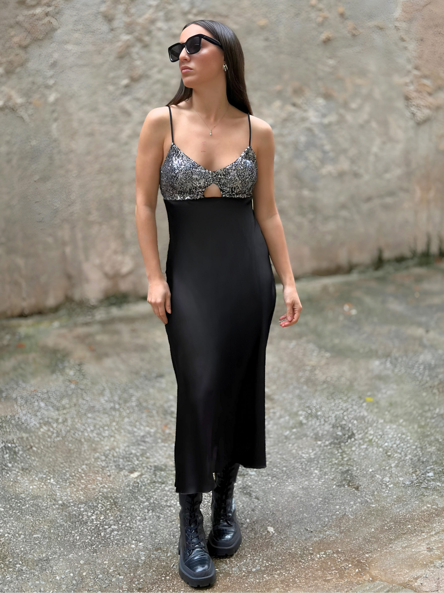 Μαύρο Φόρεμα με Λεπτομέρεια Παγέτας - Long Dress Satin Combined with Sequins